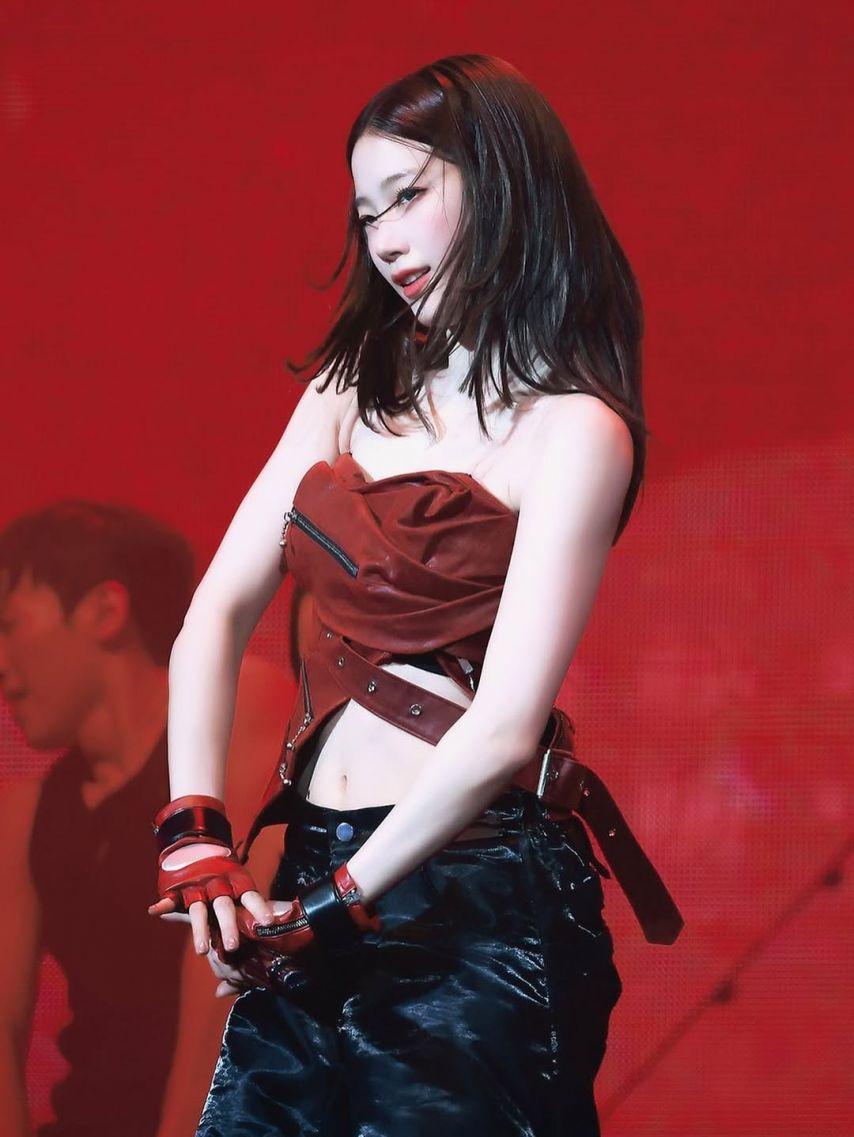 LE SSERAFIM (르세라핌) 카즈하11