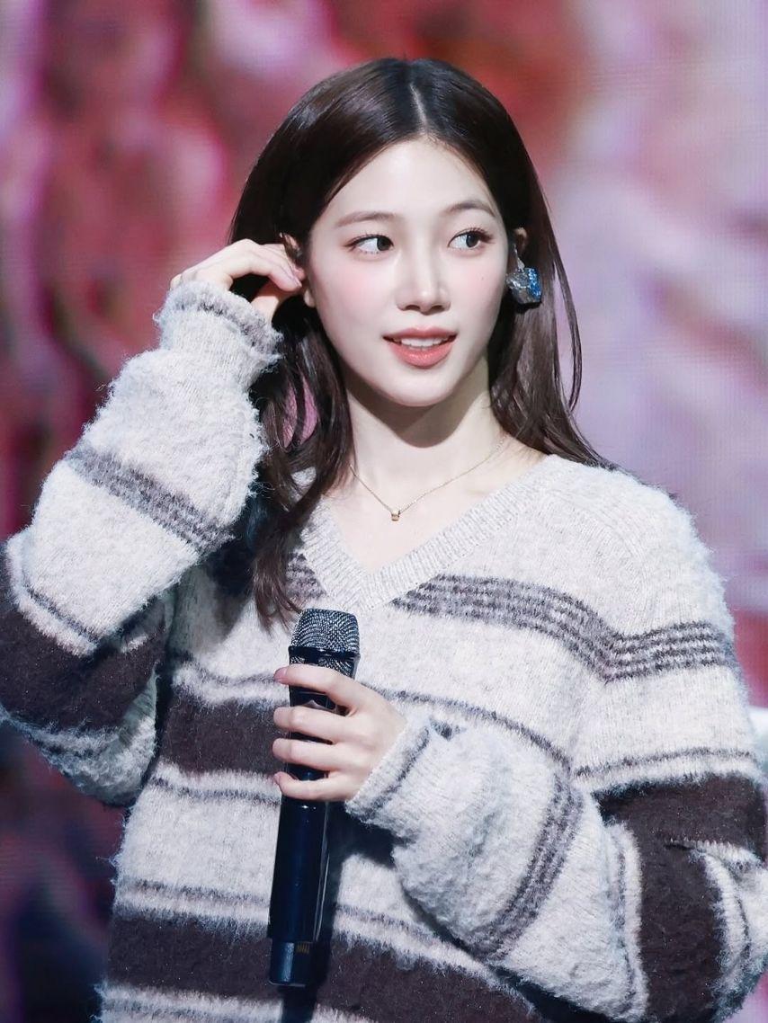 LE SSERAFIM (르세라핌) 카즈하12