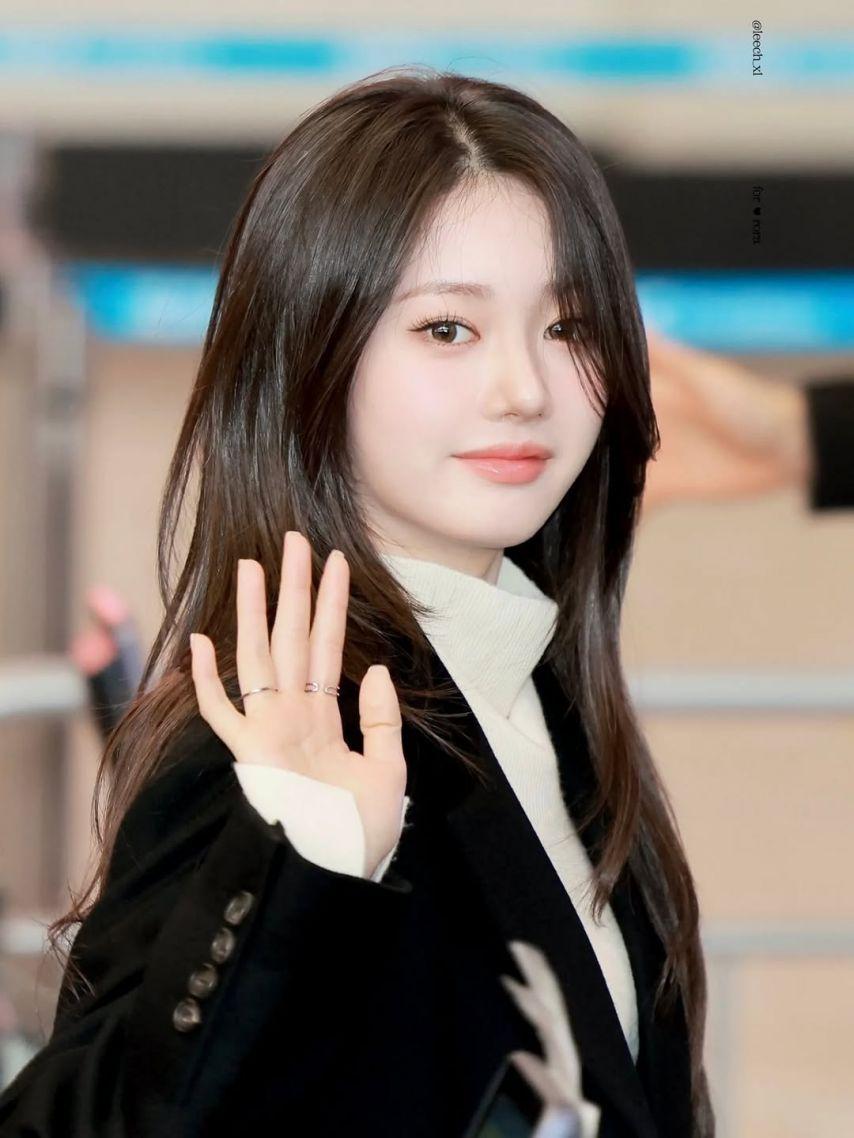 BABYMONSTER (베이비몬스터) 로라1