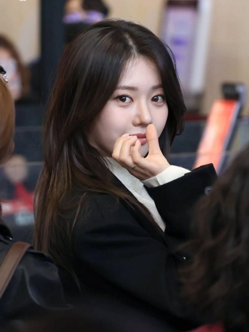 BABYMONSTER (베이비몬스터) 로라4