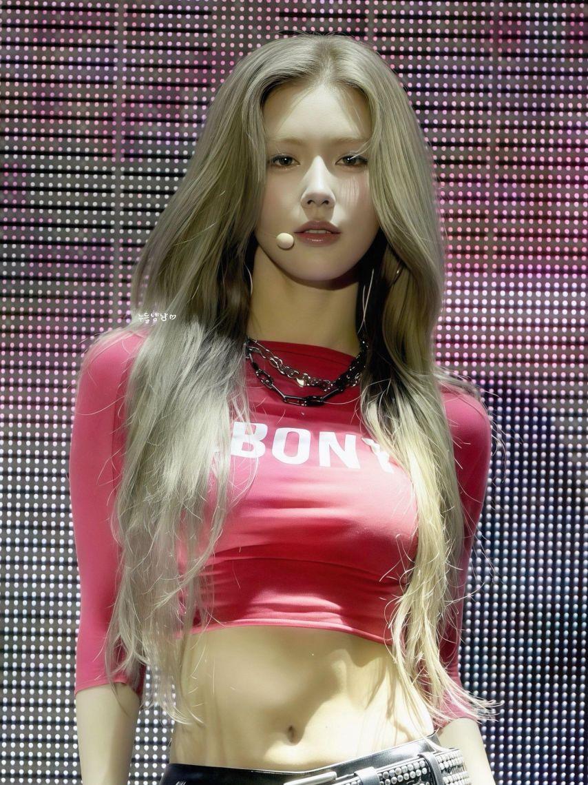 짧은 가죽 핫팬츠에 크롭티 배꼽 아이들 미연0