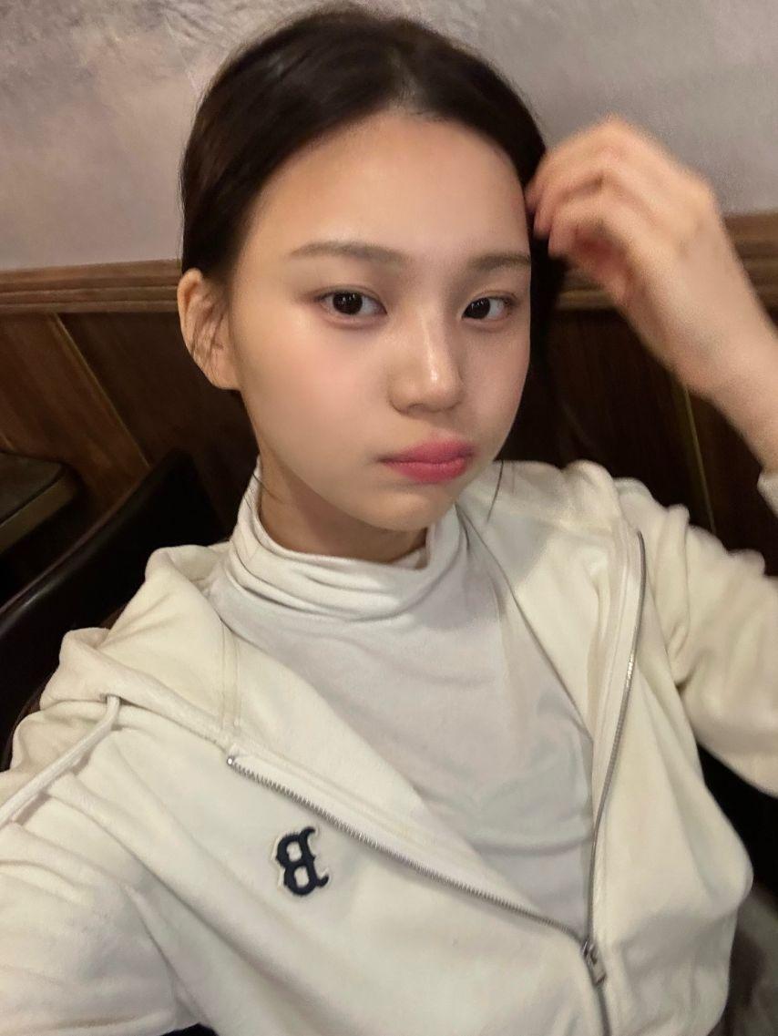 엄지 VIVIZ비비지 인별9