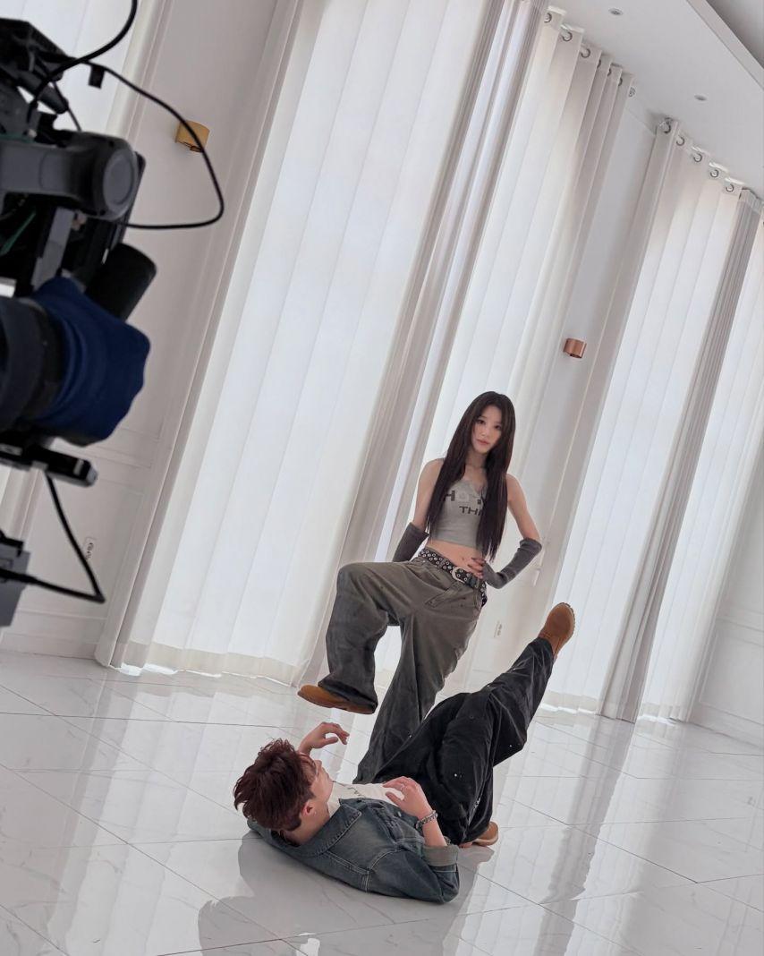 희진 ARTMS아르테미스 인별18