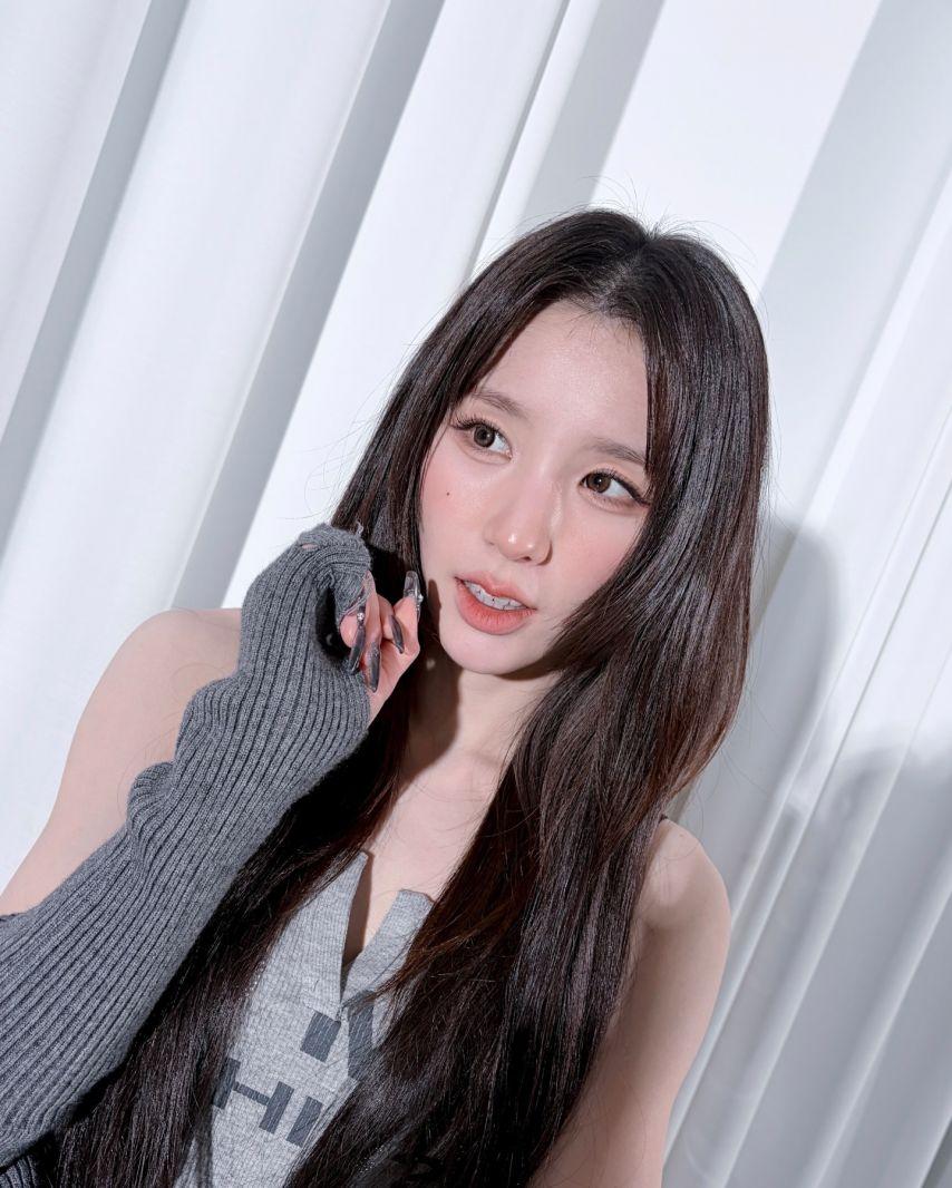 희진 ARTMS아르테미스 인별8