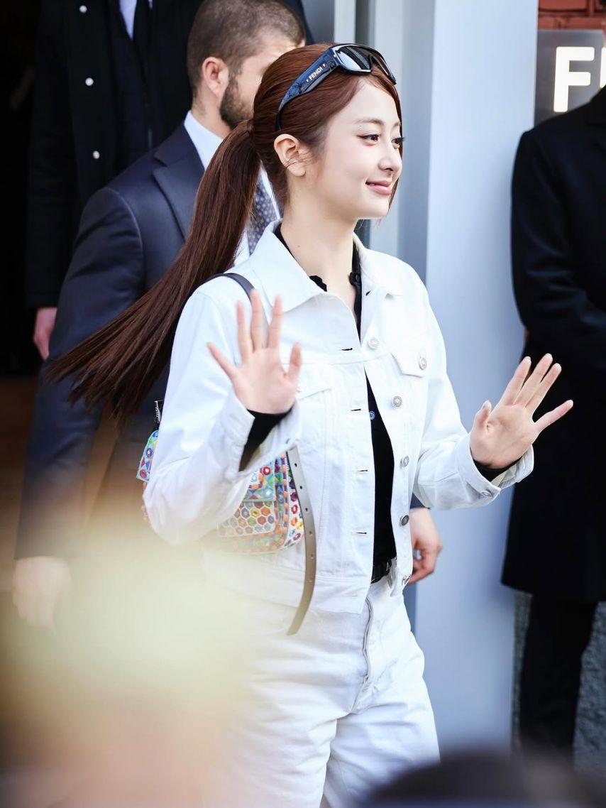 LE SSERAFIM (르세라핌) 허윤진4