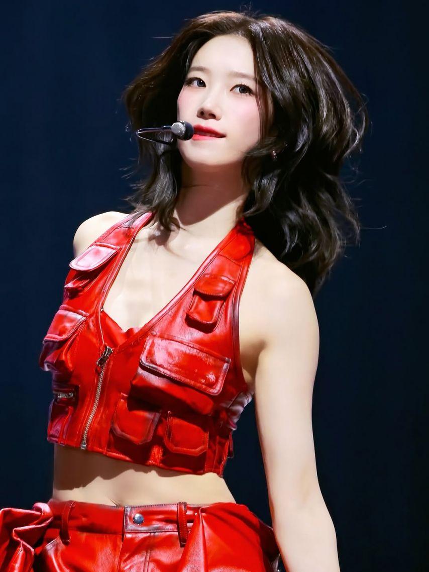 LE SSERAFIM (르세라핌) 카즈하1