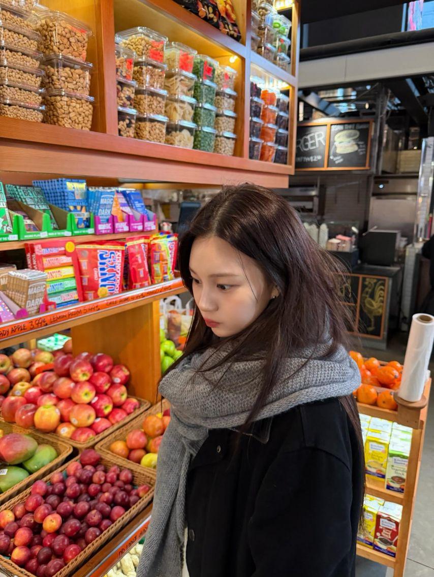 엄지 VIVIZ비비지 인별12