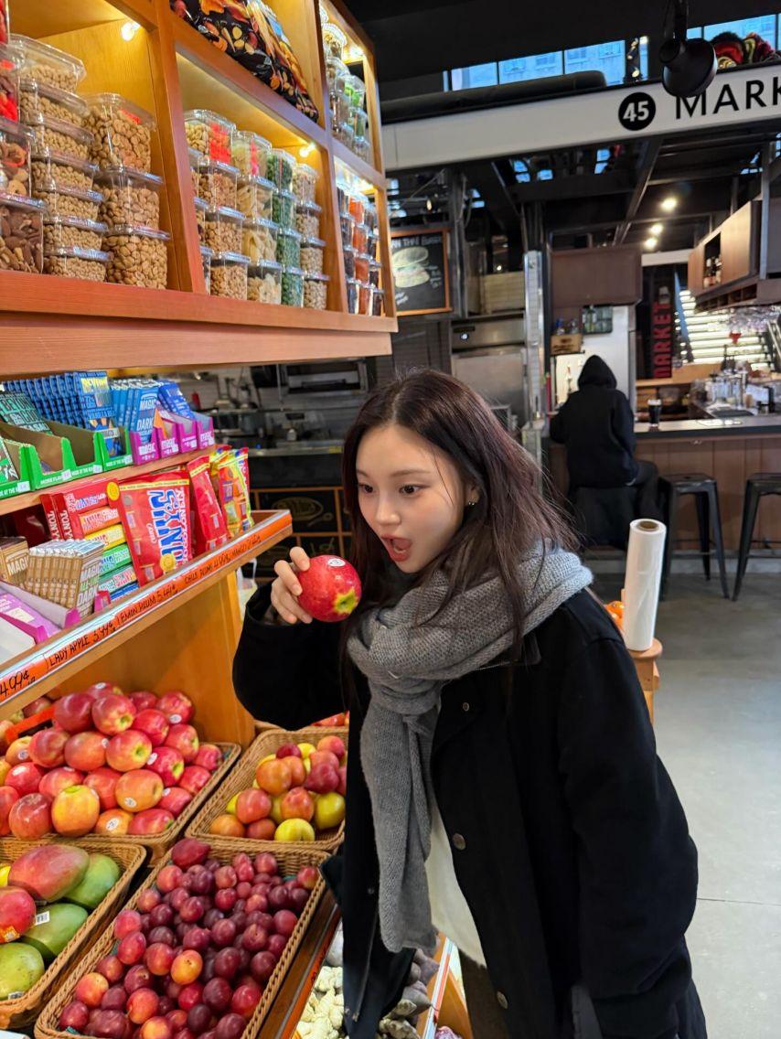 엄지 VIVIZ비비지 인별13