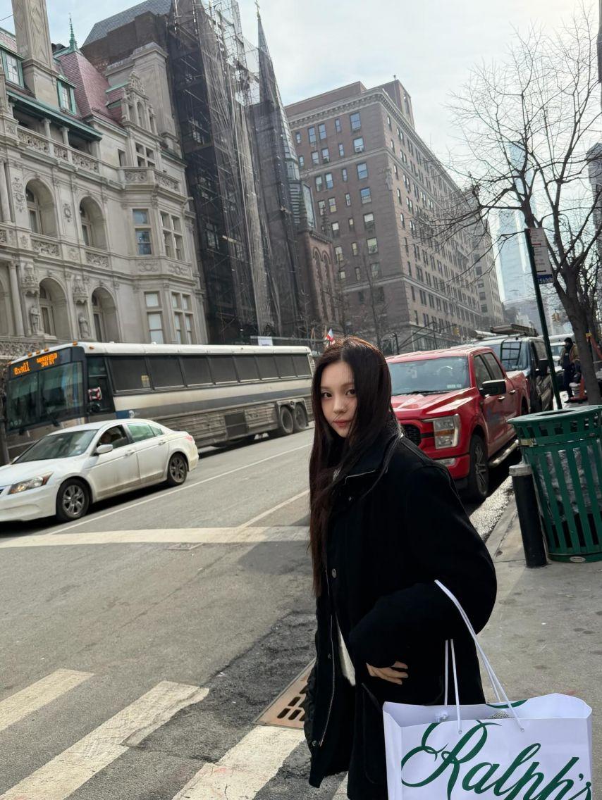 엄지 VIVIZ비비지 인별1