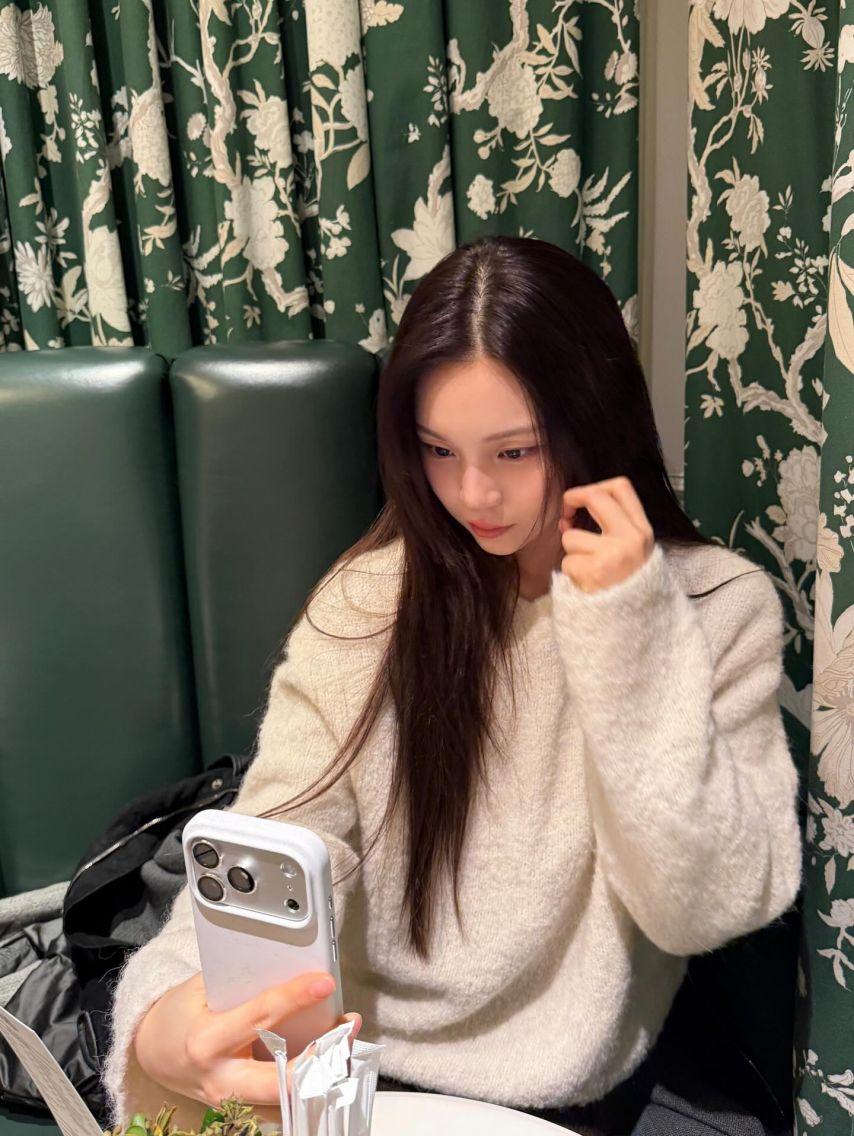 엄지 VIVIZ비비지 인별20