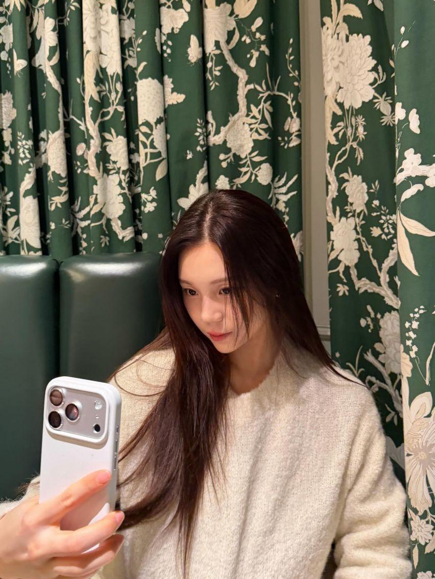 엄지 VIVIZ비비지 인별21