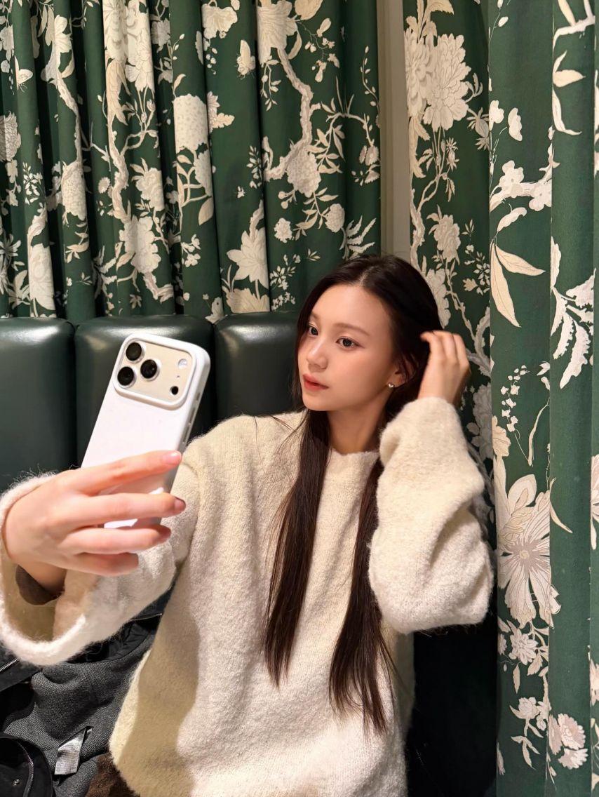 엄지 VIVIZ비비지 인별25