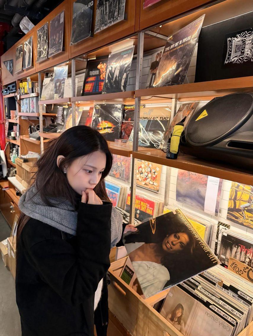 엄지 VIVIZ비비지 인별3