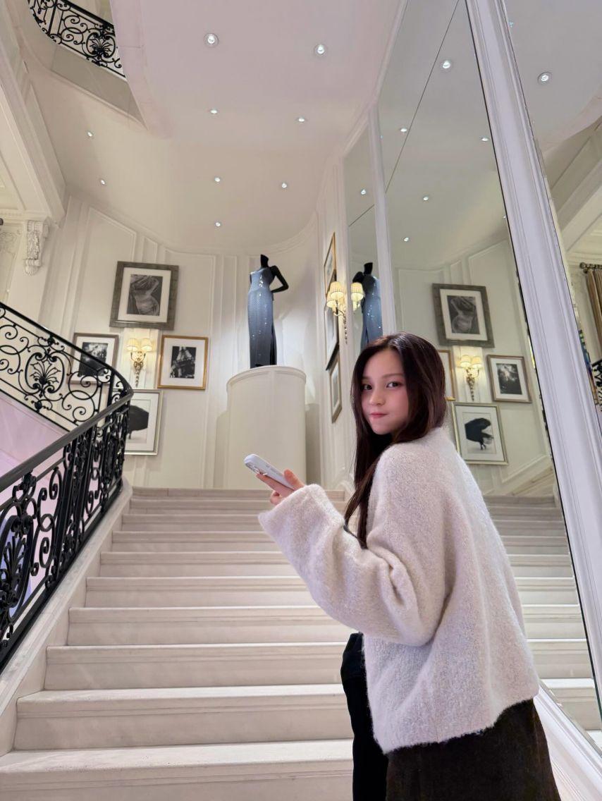 엄지 VIVIZ비비지 인별8