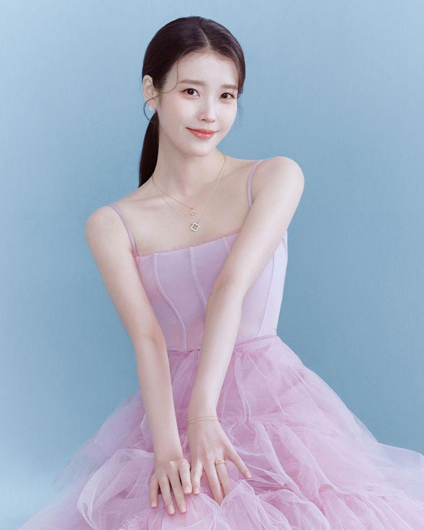 아이유 제이에스티나1