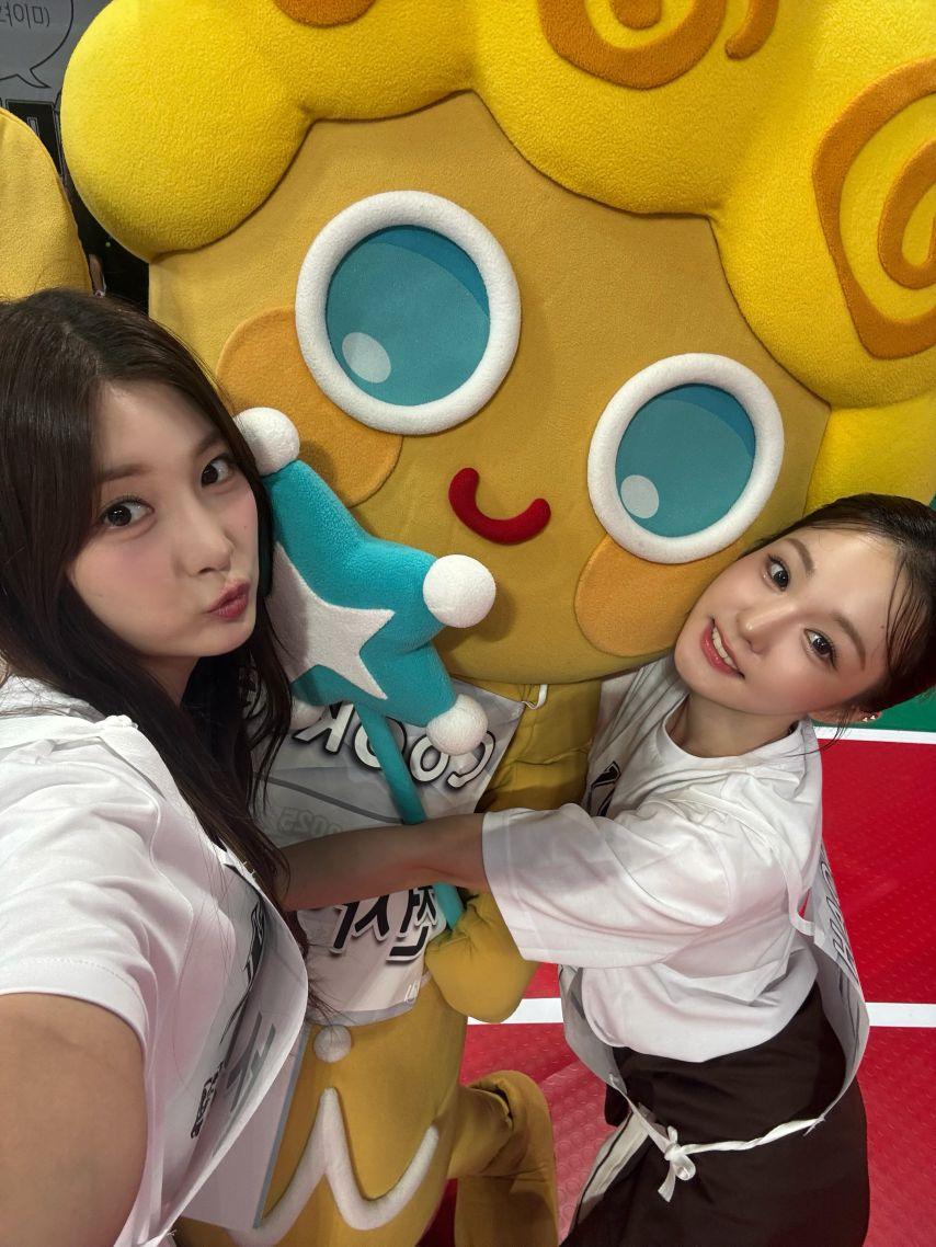 나나 WOOAH우아 릴스 등 010309 생일 | 우연 소라 루시 민서28