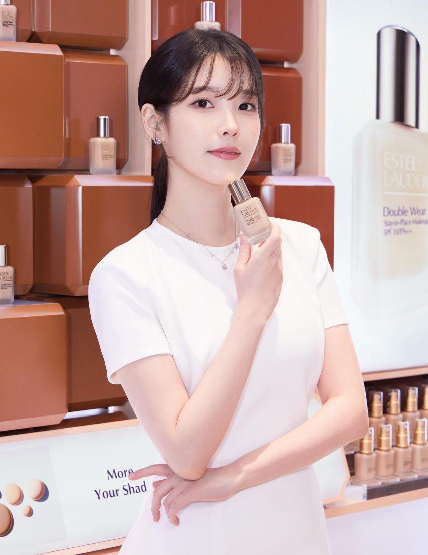 아이유 에스티로더/ 아이유 변우석 21세기대군부인 디즈니+0