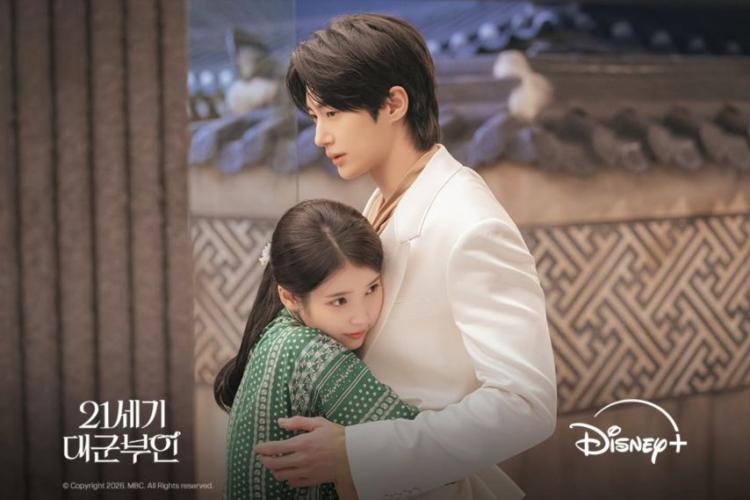 아이유 에스티로더/ 아이유 변우석 21세기대군부인 디즈니+6