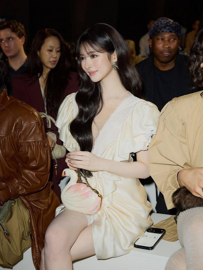 MEOVV (미야오) 안나11