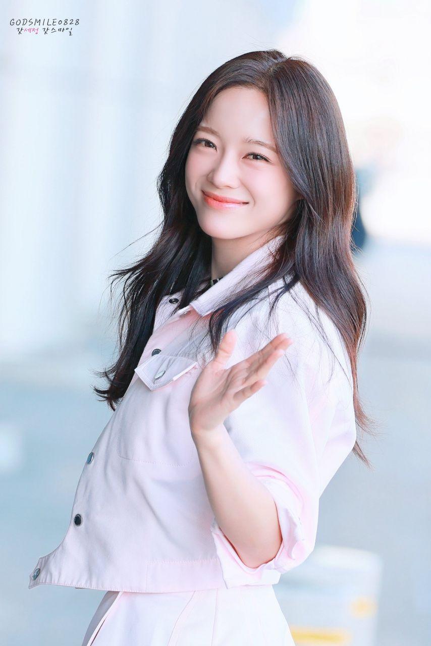 김세정 260313 출국2