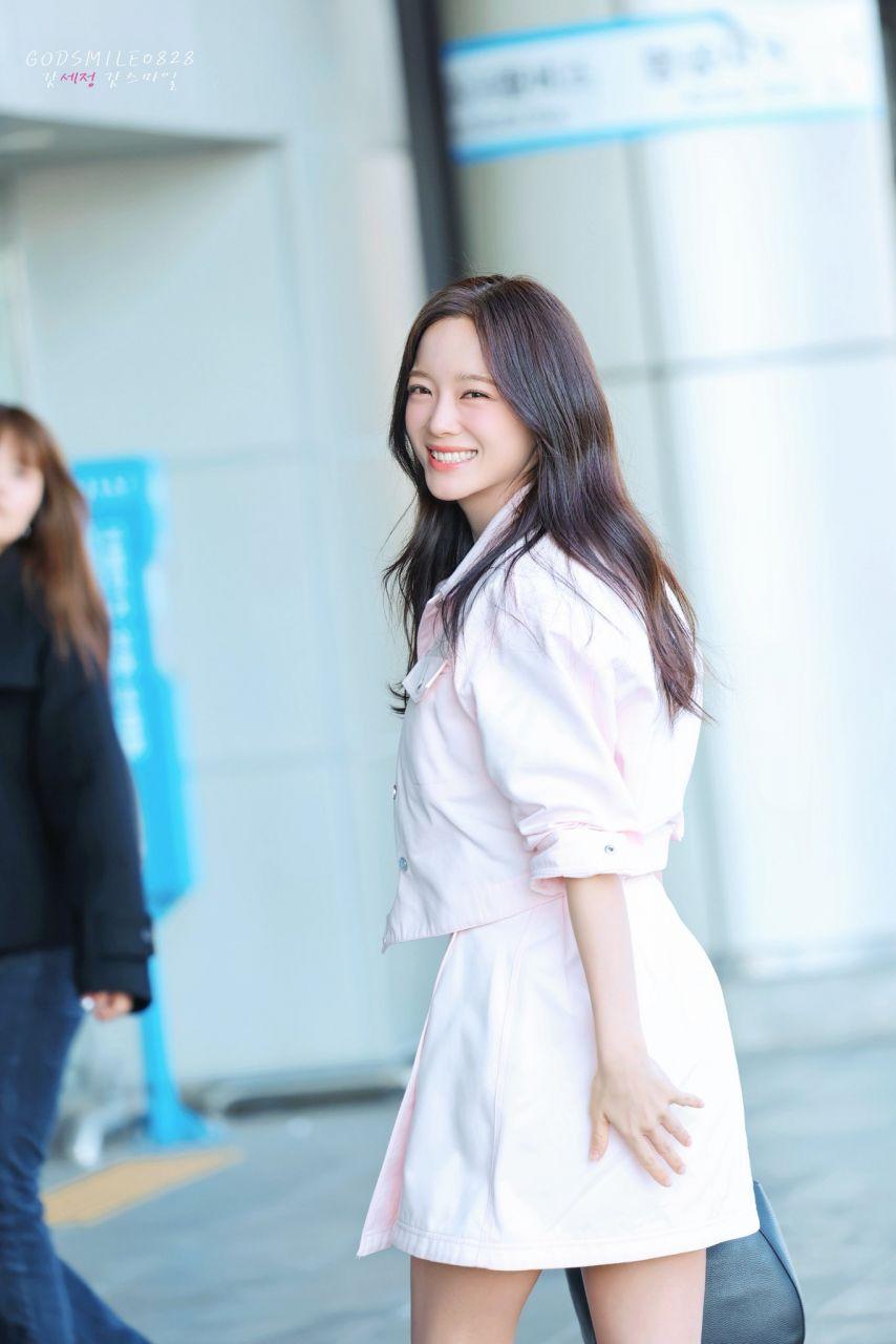 김세정 260313 출국5