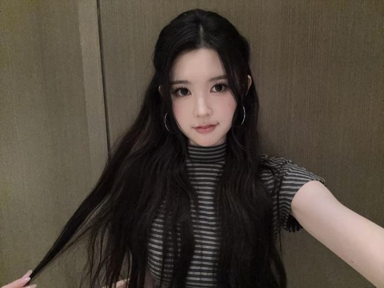 하츠투하츠 카르멘, 에이나1