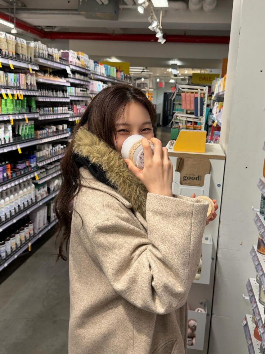 엄지 VIVIZ비비지 인별/ 신비 엄지 은하 손보단엉덩이가좋은사이12