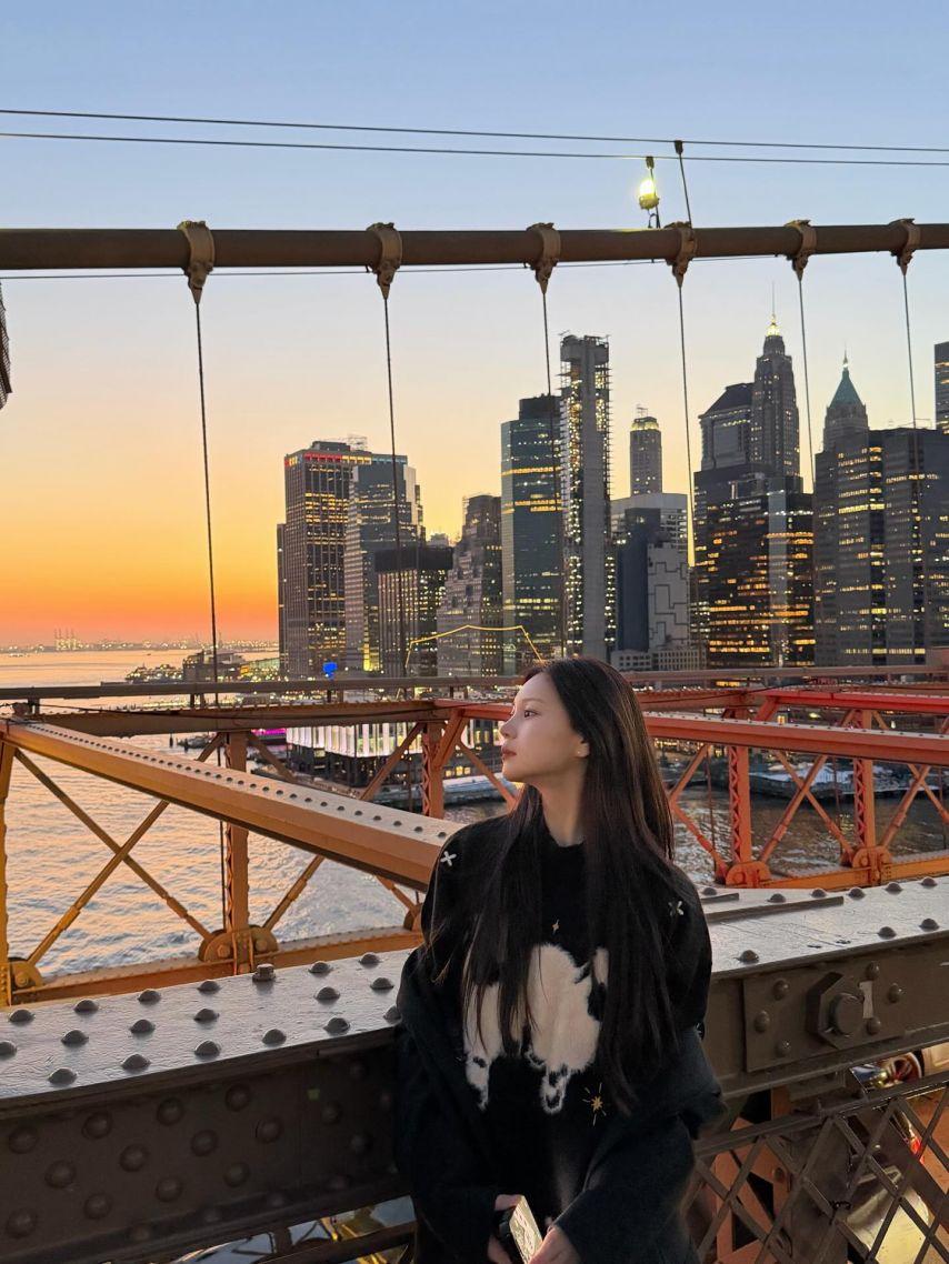 엄지 VIVIZ비비지 인별/ 신비 엄지 은하 손보단엉덩이가좋은사이14