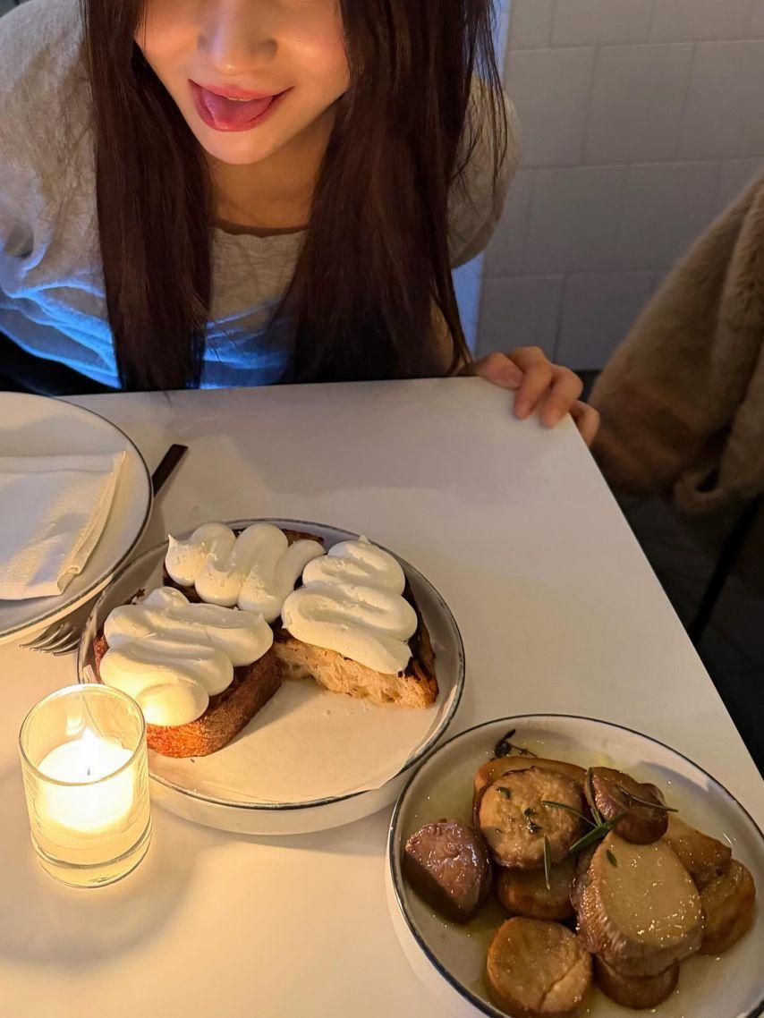 엄지 VIVIZ비비지 인별/ 신비 엄지 은하 손보단엉덩이가좋은사이2