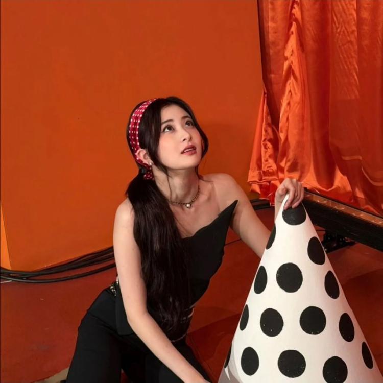 르세라핌 허윤진1