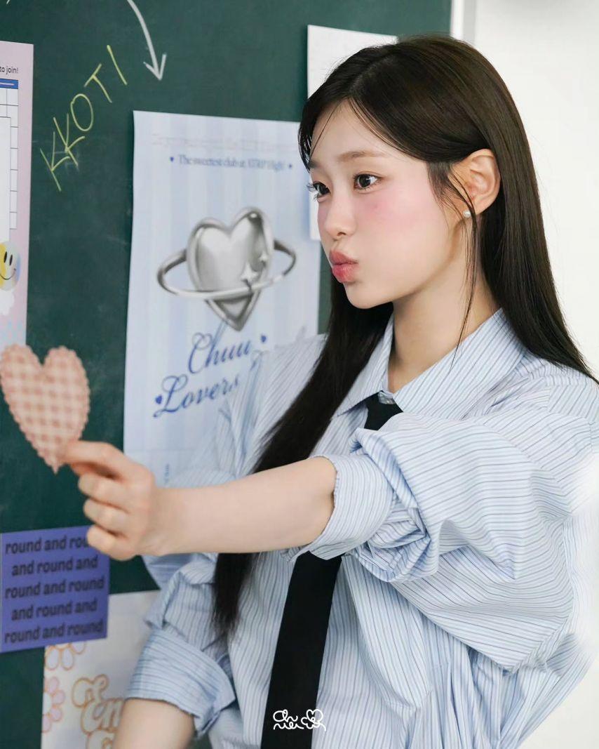 츄 2026 시즌그리팅 촬영 비하인드2