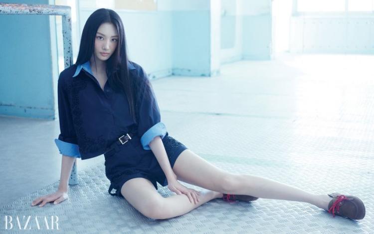 미야오 가원, 산드로(SANDRO) 하퍼스 바자 4월호 화보.JPG3