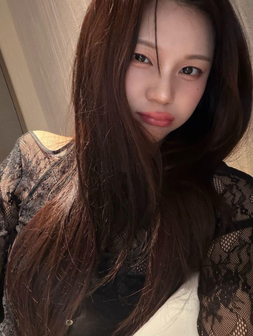 엄지 VIVIZ비비지 인별1