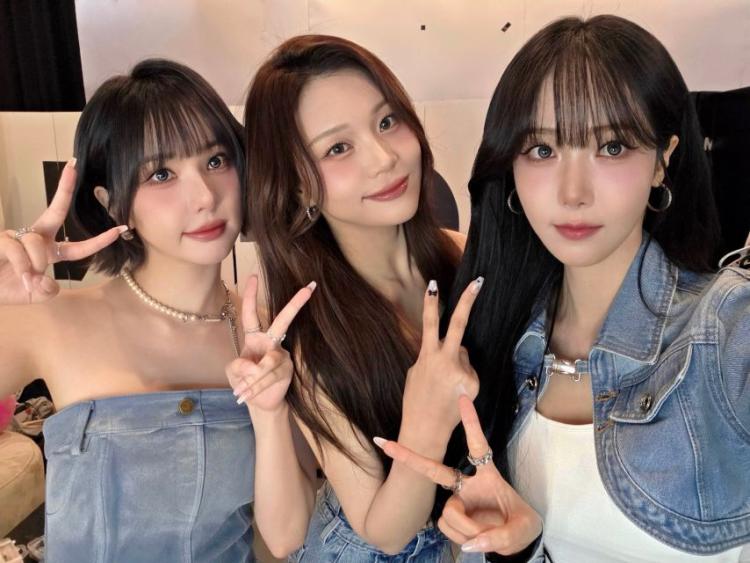 신비 VIVIZ비비지 인별/ 은하 엄지 신비 260328 항저우팬미팅10