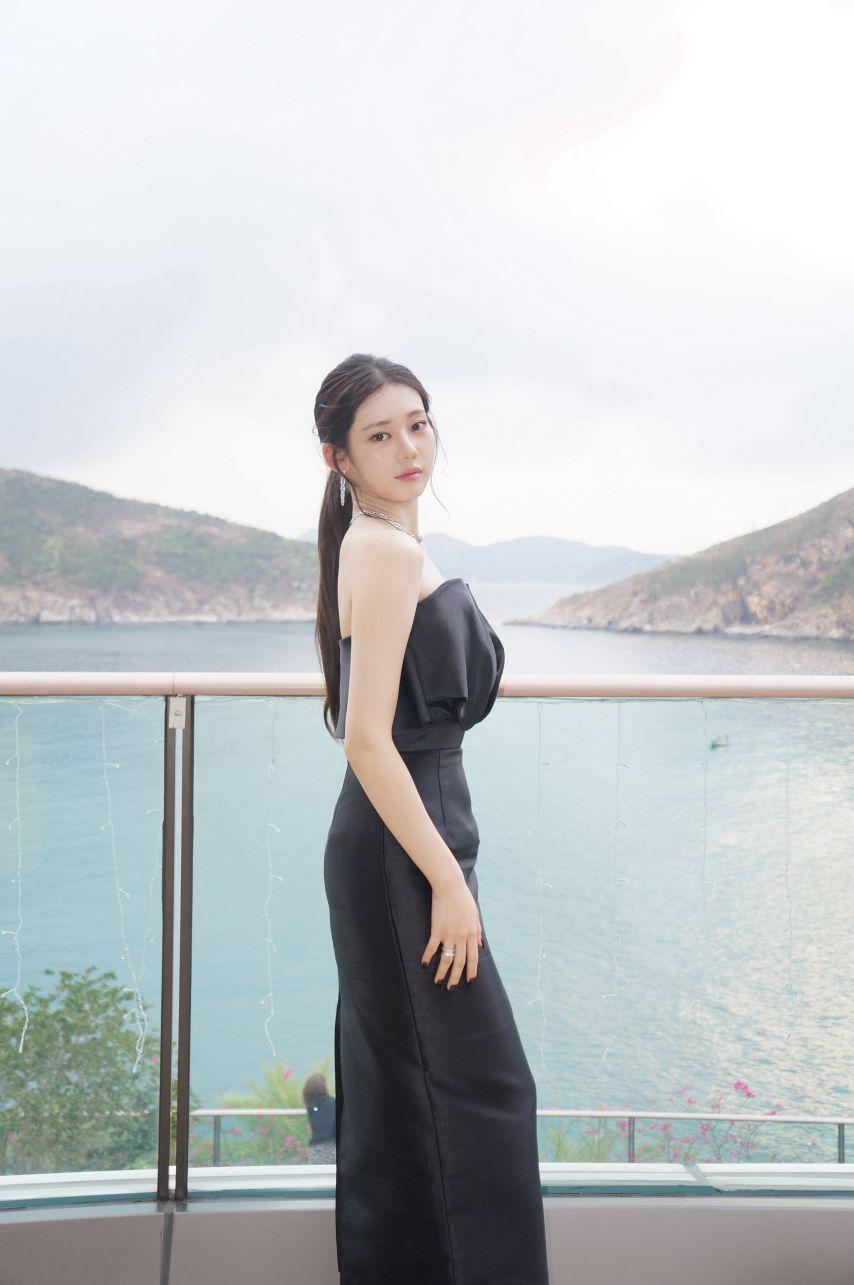 베이비몬스터 로라1