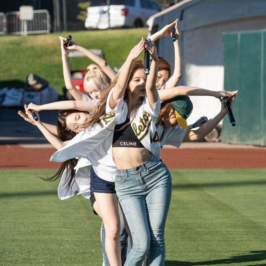 시구하는 엔믹스 설윤4