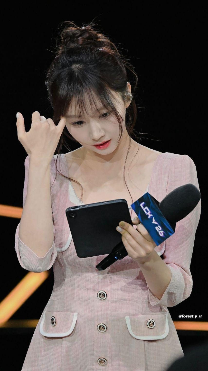 윤수빈 아나운서1