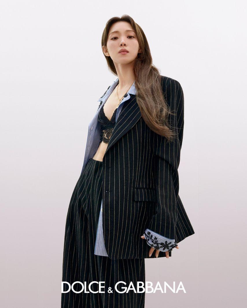 브라 드러낸 이성경 돌체 & 가바나 화보1