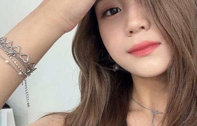 VIVIZ 엄지 2