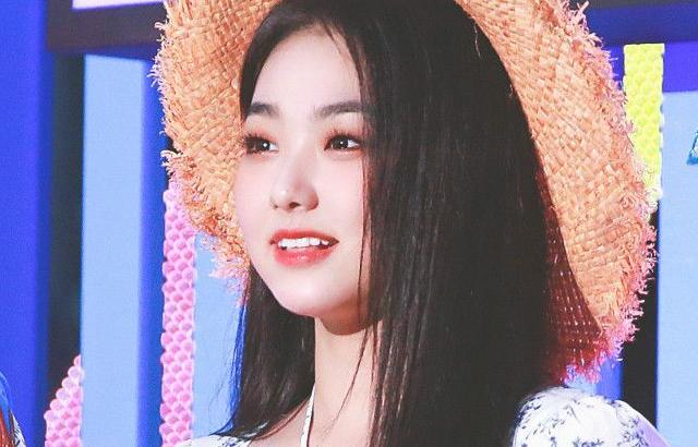 강미나 (구구단) - MC 2p + 김유나 움짤6p