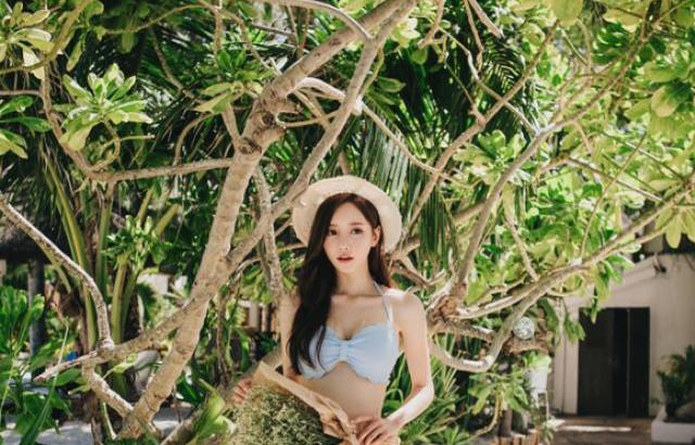 Swimwear model__Son-Yoon-Joo