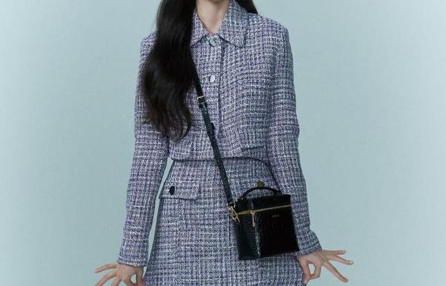 윤채경 맥앤지나