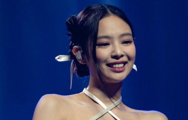 BLACKPINK JENNIE