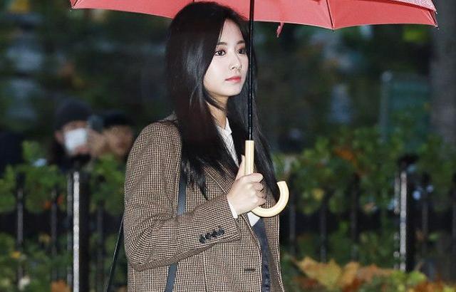 트와이스 - 181109 뮤뱅리허설 출근길 기사사진 (by 라이브엔)