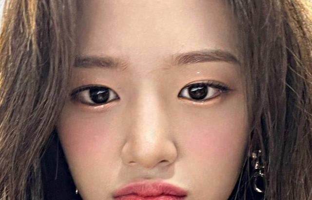 IVE AN YUJIN