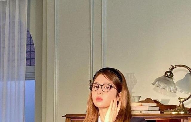 LE SSERAFIM YUNJIN