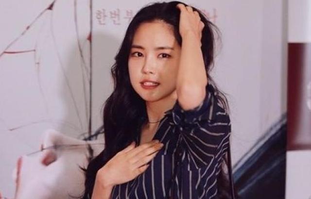 손나은