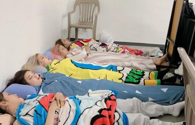음방 대기실의 현실을 보여주는 있지의 휴식사진 1장