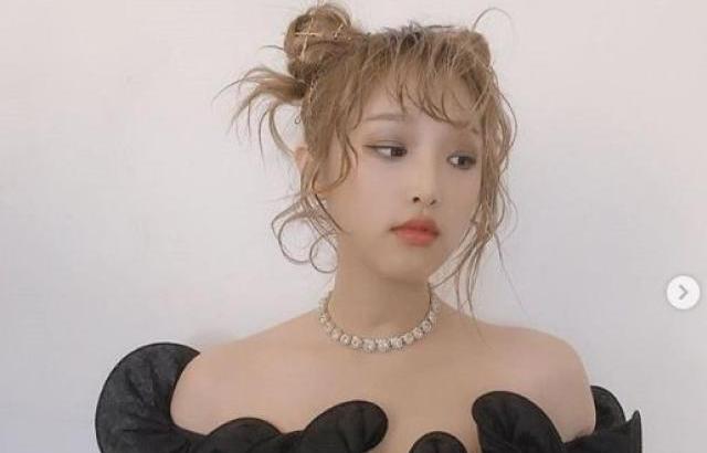 파격변신 예나와  민주