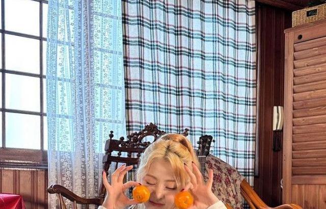 LE SSERAFIM YUNJIN